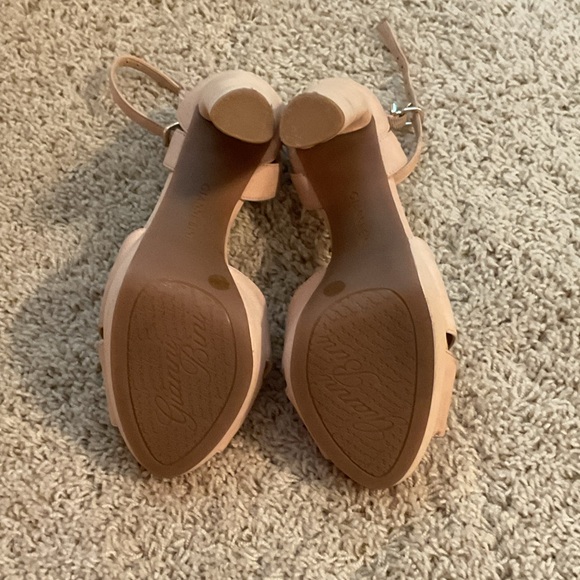 Gianni Bini nude colored heels - size 8.5M - Picture 4 of 6
